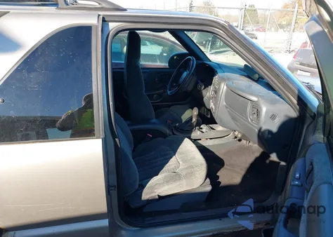 2002 Chevrolet Blazer Ls из США, поврежденный, VIN 1GNCT18W92K166941